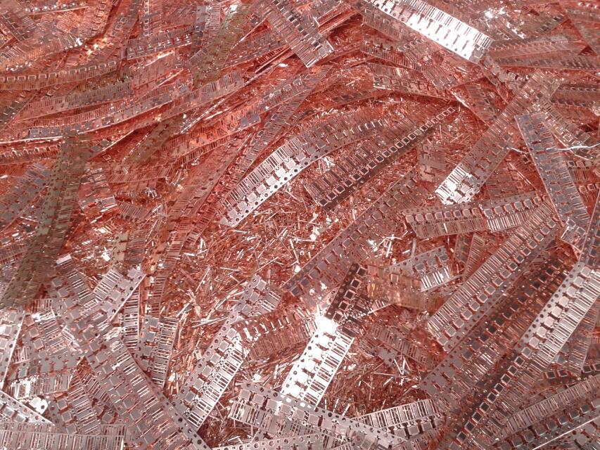 四川金灣電子有限責(zé)任公司，三極管支架銅帶制氮機(jī)現(xiàn)場